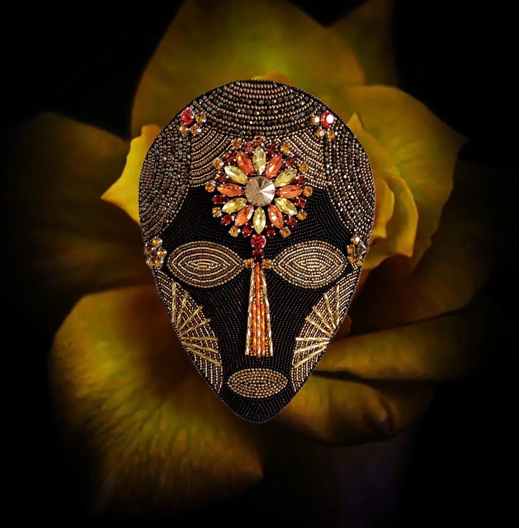 Masque brodé n°66 © Sylune Créations