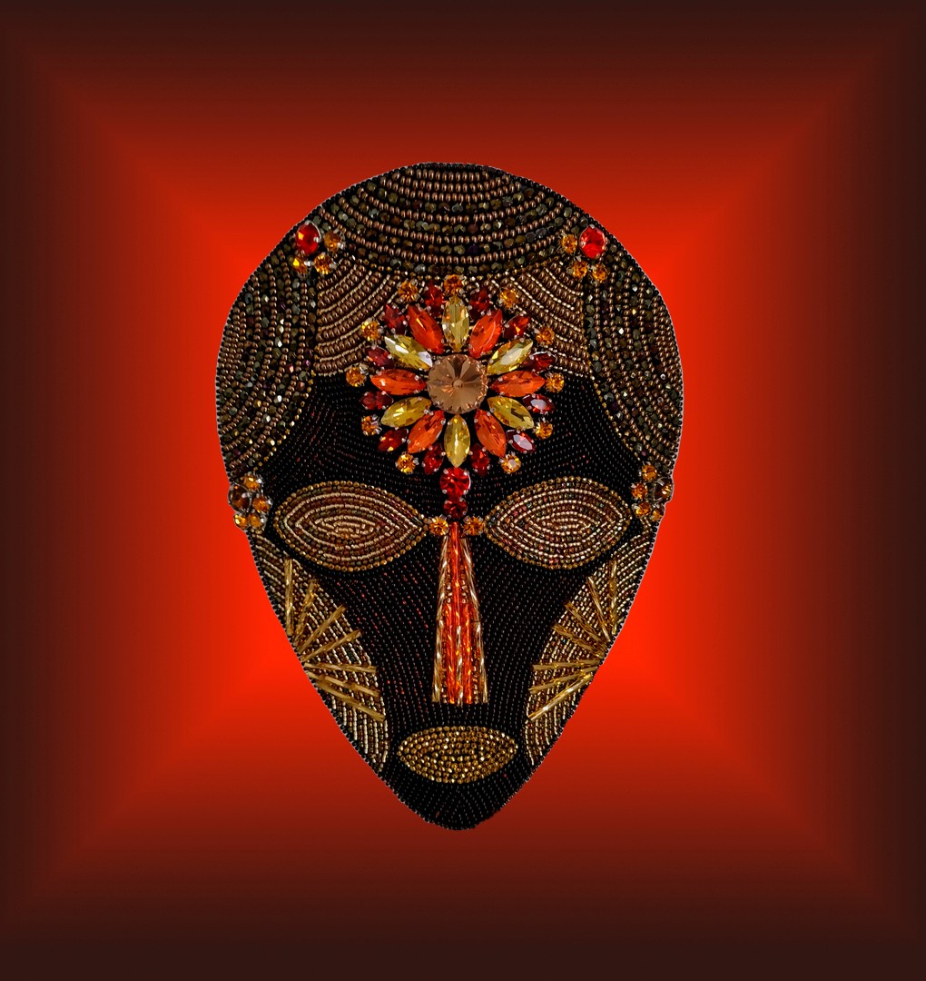 Masque brodé n°66 © Sylune Créations